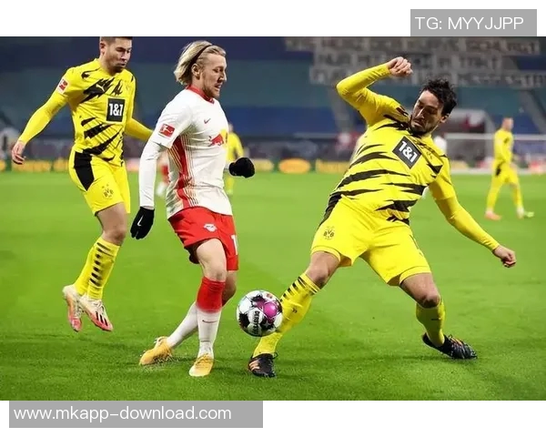 德甲激战:里昂狂胜本菲卡6-2神奇扑救点燃全场激情 德甲激战:里昂狂胜本菲卡6-2神奇扑救点燃全场激情