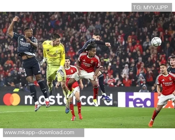 英超赛场惊现大冷门巴黎圣日耳曼狂胜那不勒斯五球精彩回顾