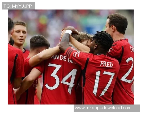 德甲惊天冷门里昂以4-0战胜曼联引发全场震动与热议