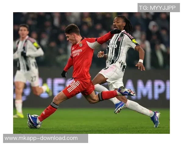 足总杯精彩对决本菲卡与尤文图斯战成平局乌龙球引发全场热烈反响