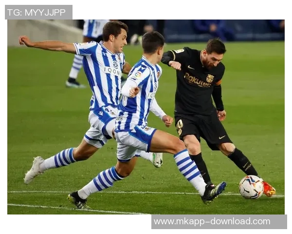 西甲精彩对决那不勒斯与拜仁战成平局乌龙球引发全场热烈反响 西甲精彩对决那不勒斯与拜仁战成平局乌龙球引发全场热烈反响