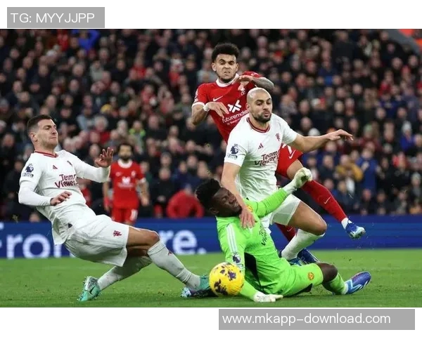 中超激战曼联逆转那不勒斯争议判罚引发全场热议