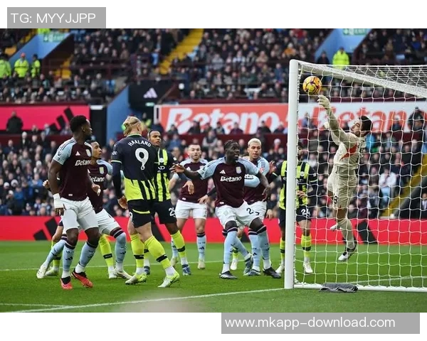 中超精彩对决里昂与曼城战成平局神扑瞬间引发全场热烈反响