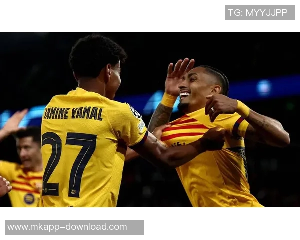 德甲激战：里昂6-2狂胜巴萨争议判罚引发全场热议